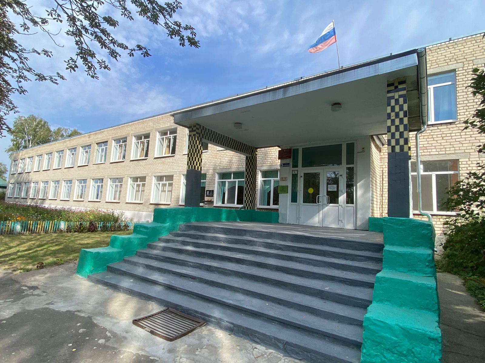 Фотография школы.